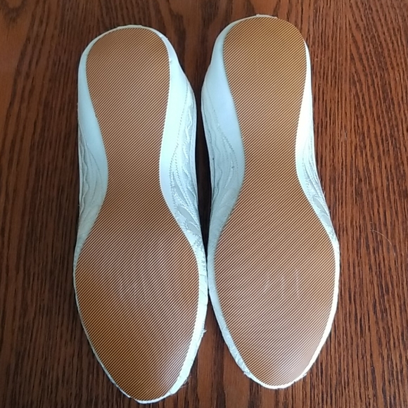 Embroidered White Flats - Picture 6 of 6